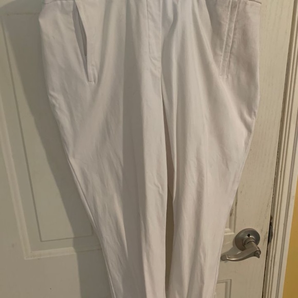 NEW Summer White Capris - Picture 1 of 6